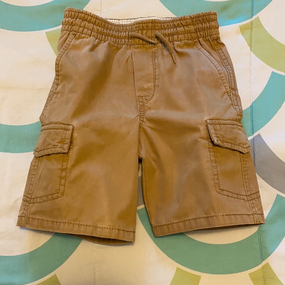 GAP cargo 4 years old 4T khaki shorts pull tight